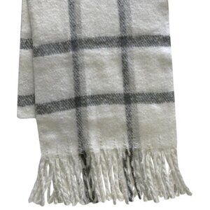 Igloos White Gray Plaid Boucle Noodle Shaw Scarf
